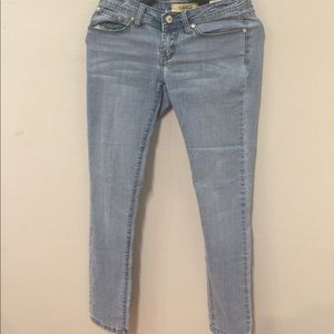 LIGHT WASH LOW WAISTED JEANS